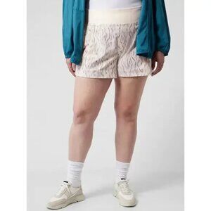 ATHLETA Trekkie North Short Magnolia Ikat White 18